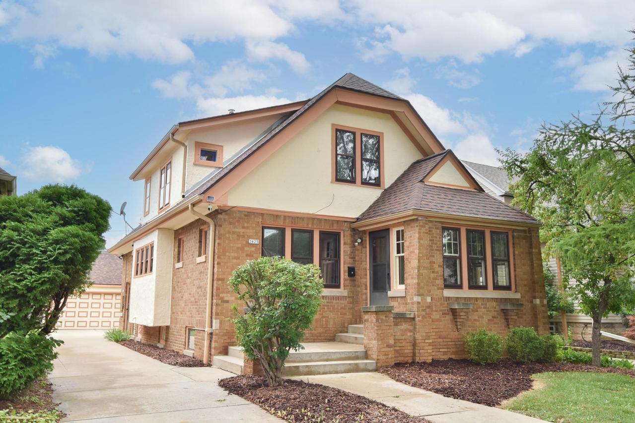 2625 N 69th St #2625A, Wauwatosa, WI 53213