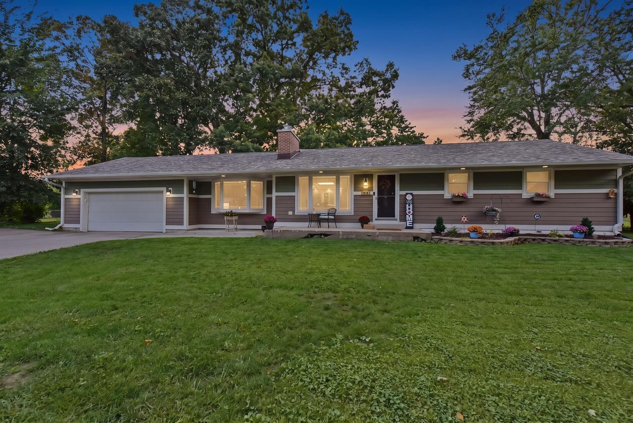14707 W Gatewood Ct, New Berlin, WI 53151