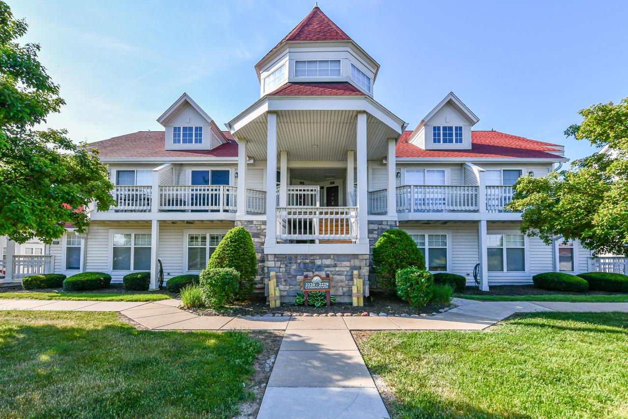 2226 Landings Ln, Delavan, WI 53115