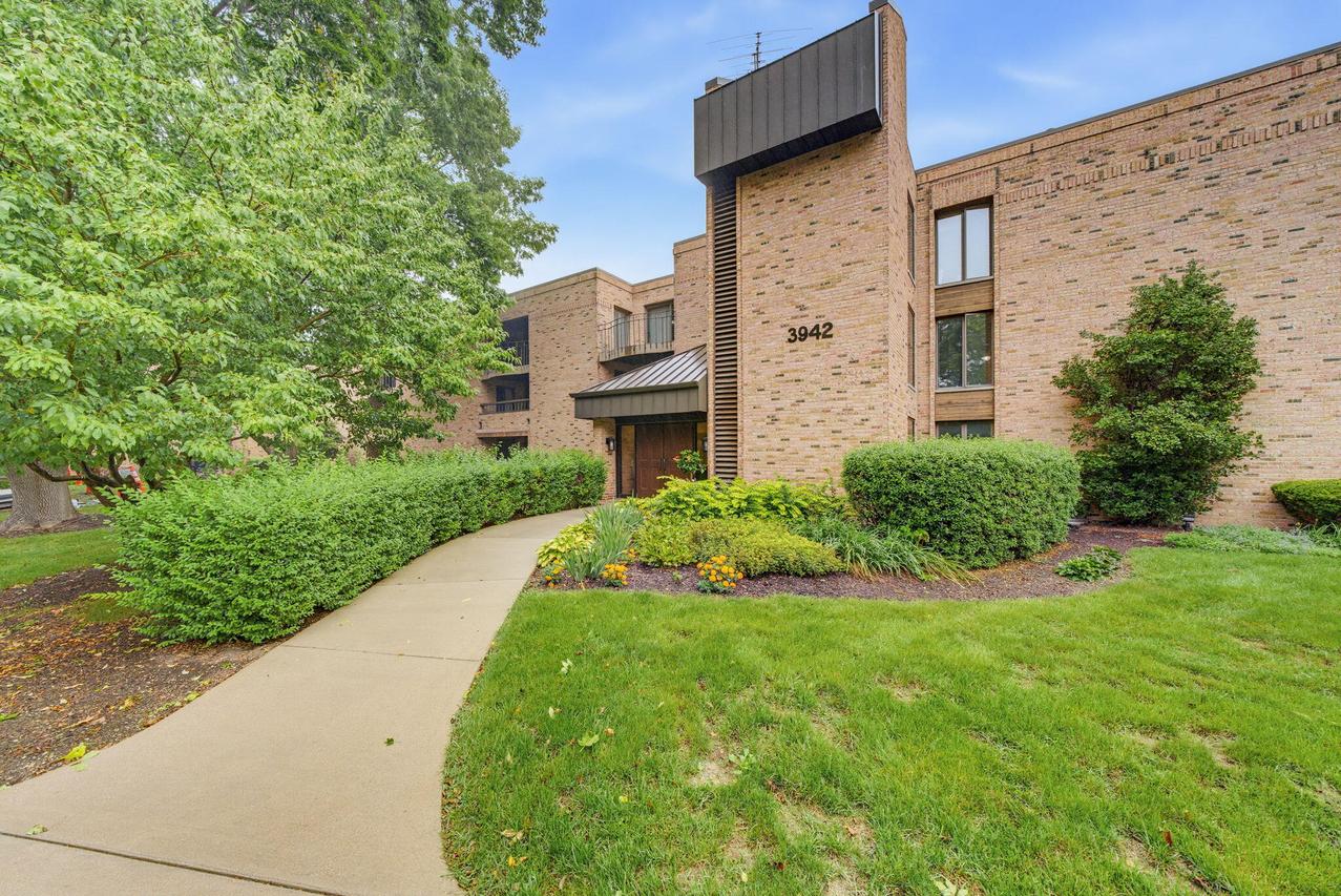 3942 N Oakland Ave #135, Shorewood, WI 53211