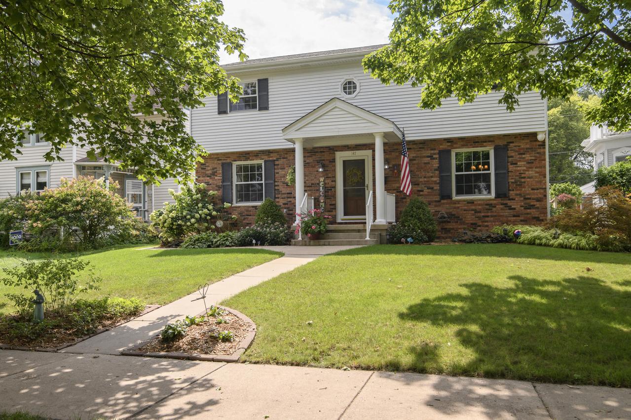 147 W Laflin Ave, Waukesha, WI 53186
