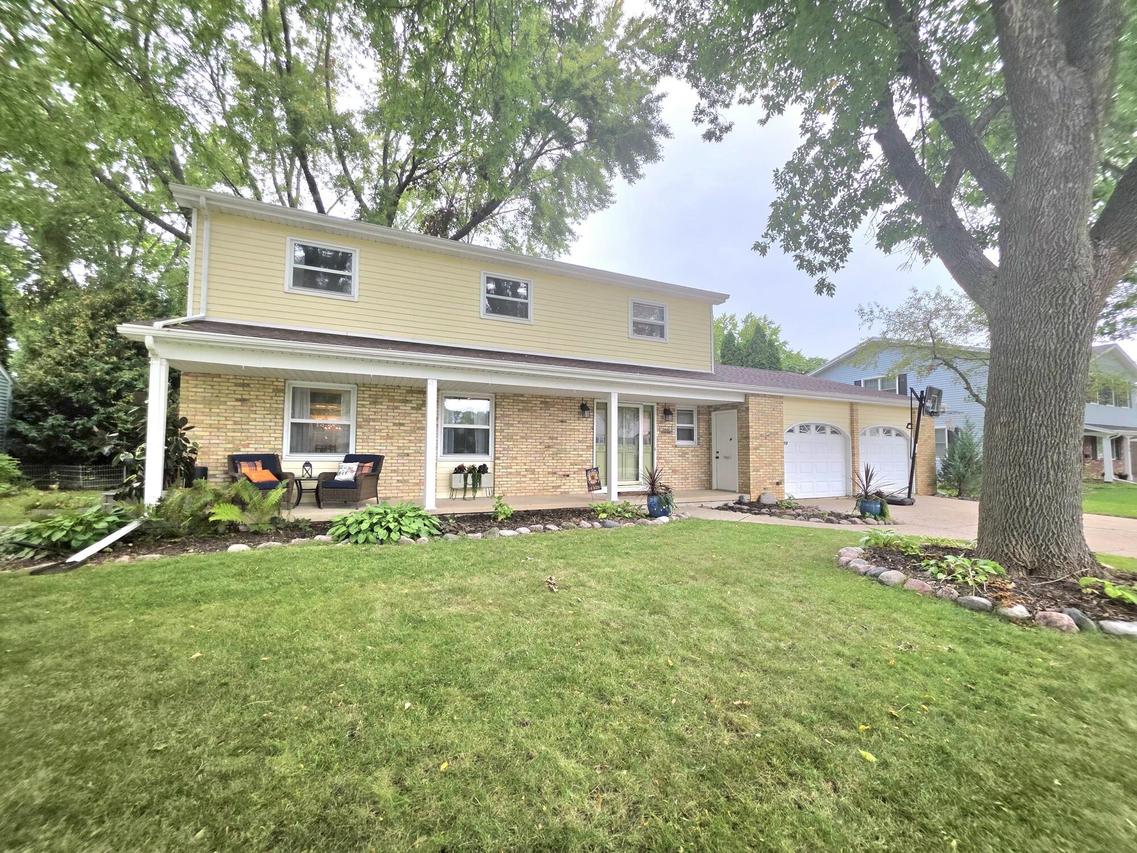 566 Riford Rd, Neenah, WI 54956