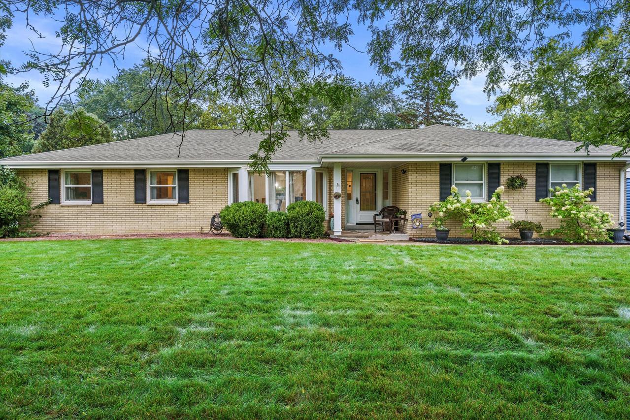 4800 Sussex Ln, Greendale, WI 53129