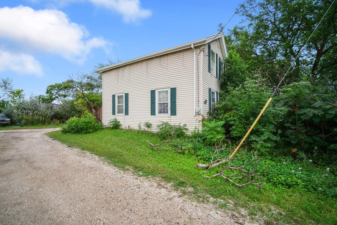 8738 W Fond Du Lac Ave, Milwaukee, WI 53225
