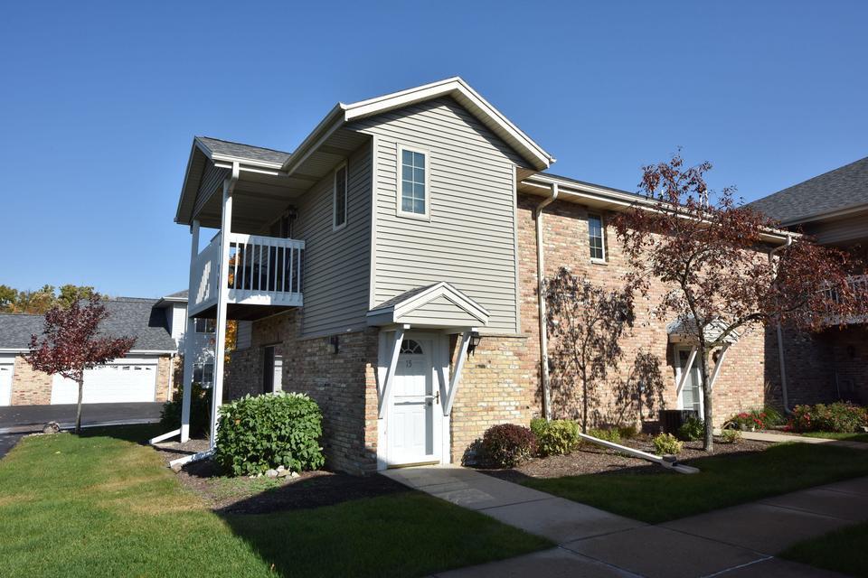 435 W Aspen Dr #15, Oak Creek, WI 53154