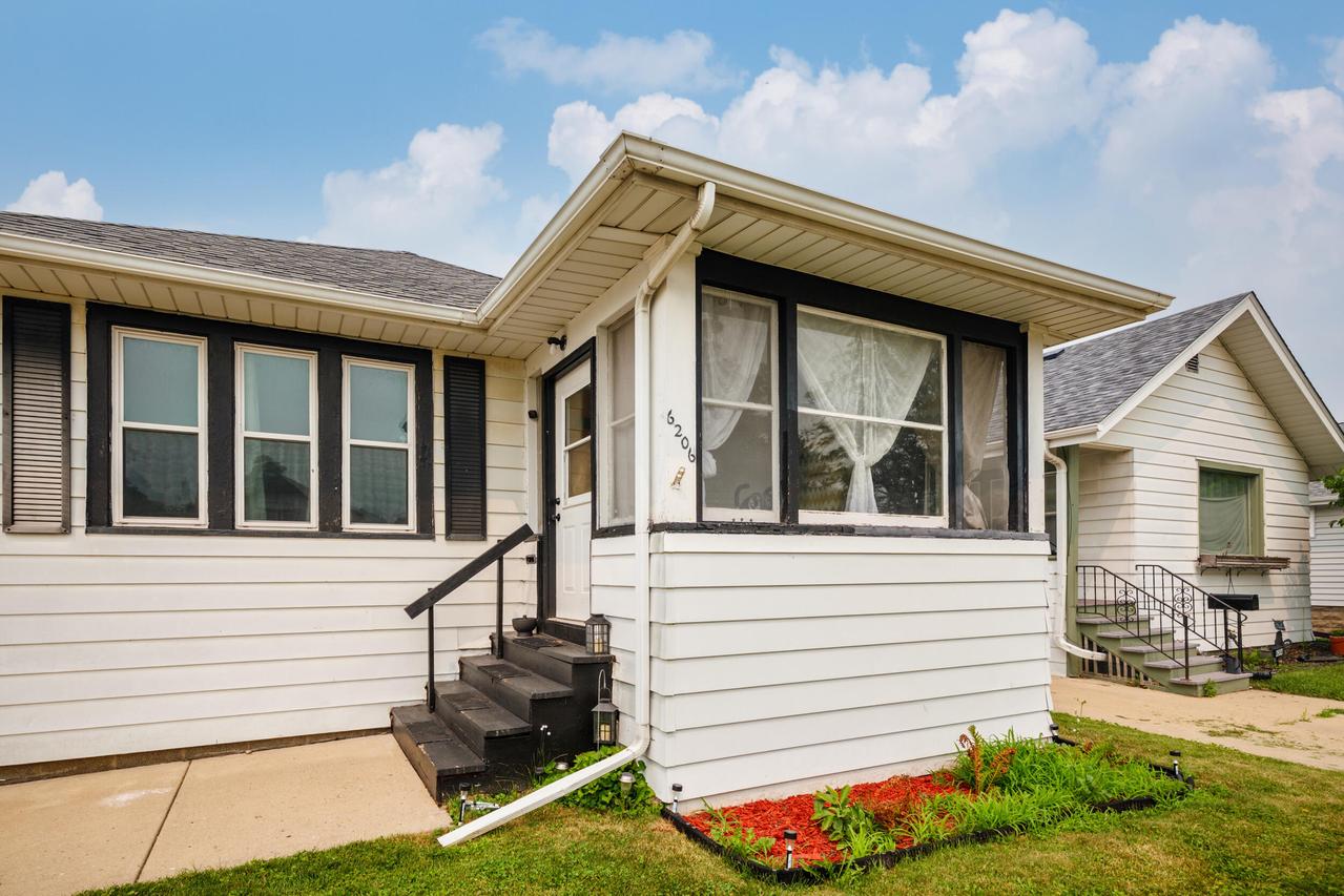 6206 33rd Ave, Kenosha, WI 53142