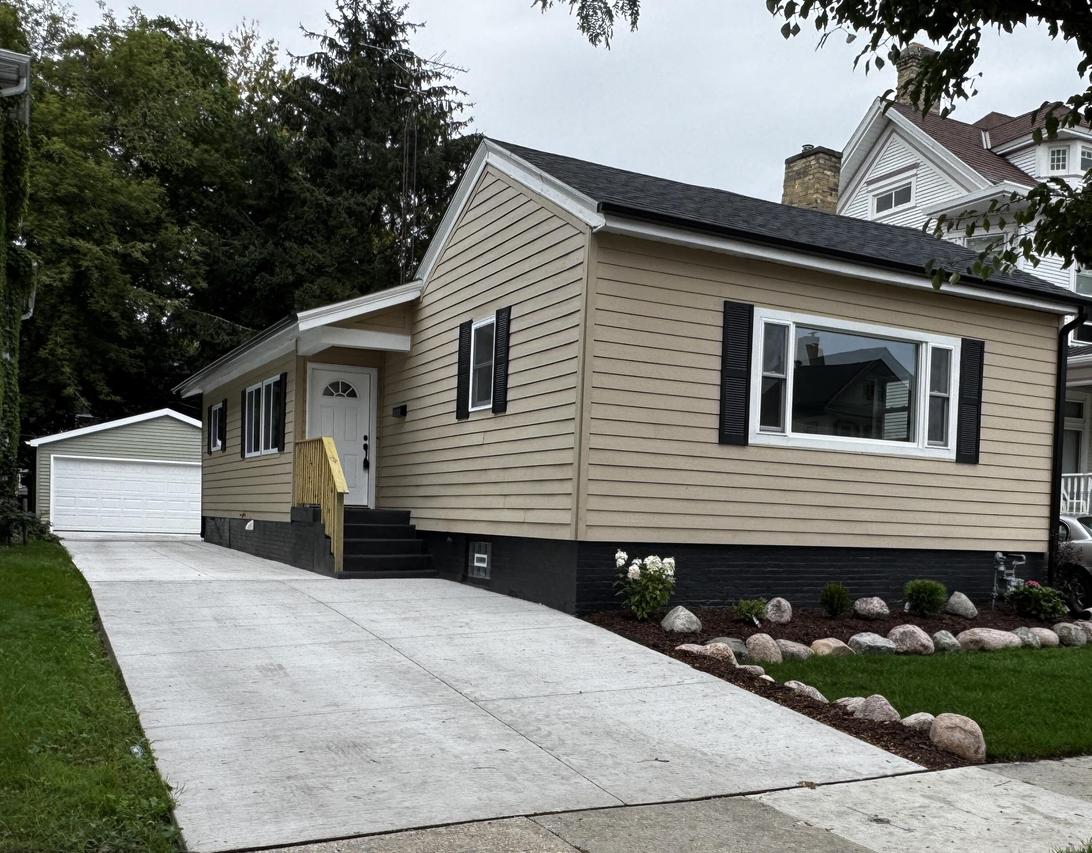 924 Wisconsin Ave, Racine, WI 53403
