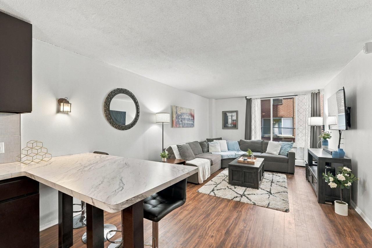 1409 N Prospect Ave #102, Milwaukee, WI 53202