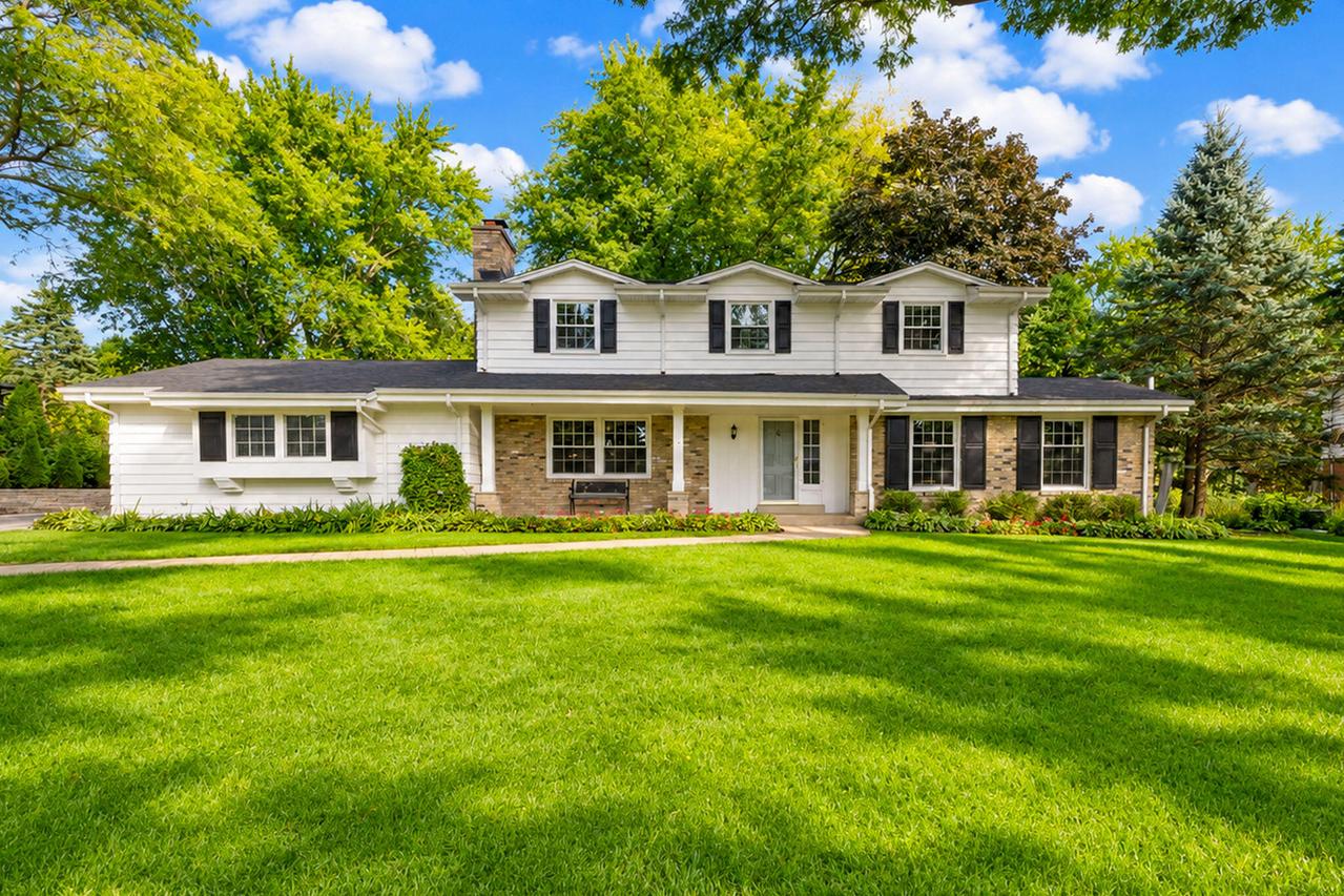 1150 Red Barn Ln, Elm Grove, WI 53122