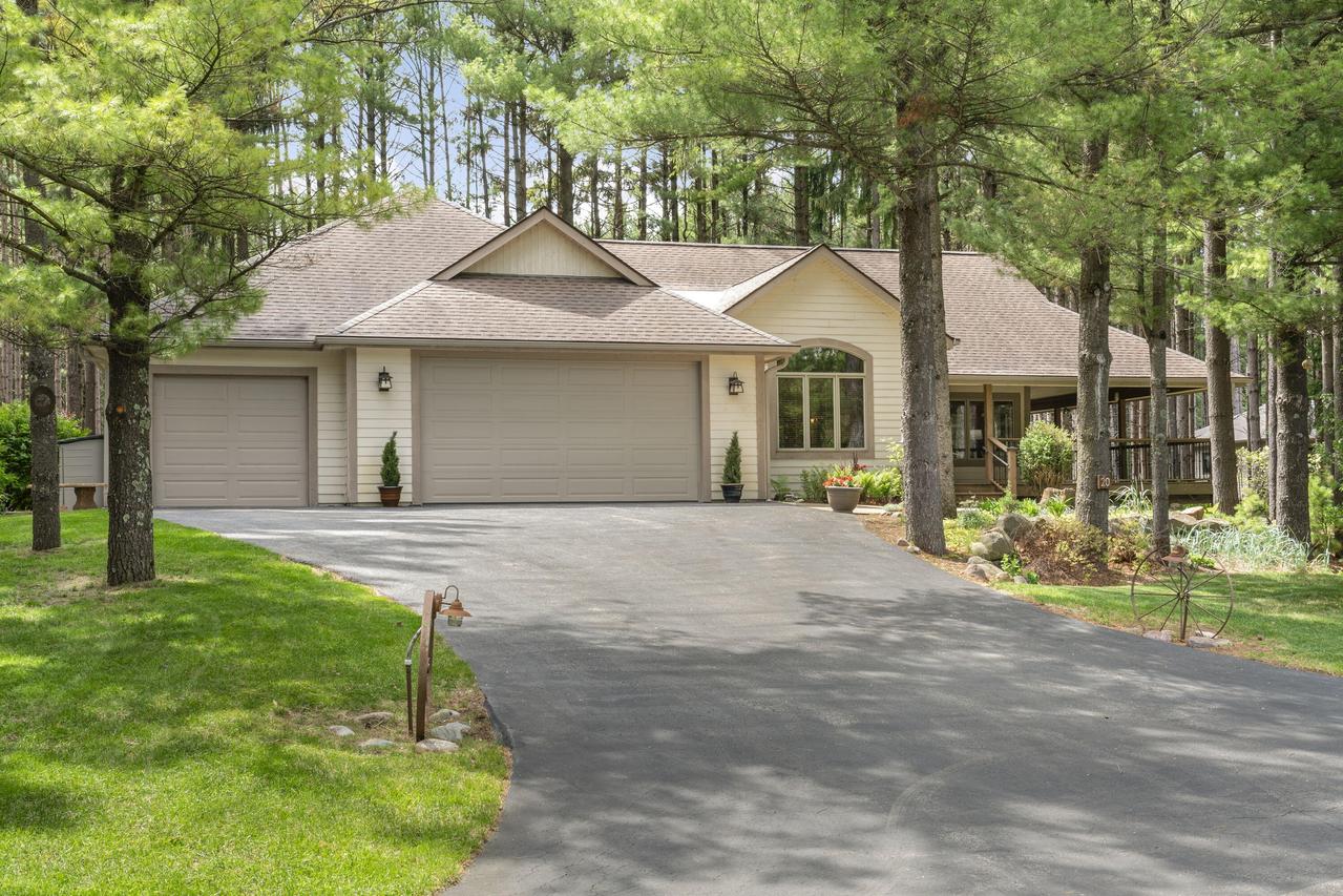7855 N Indian Lore Rd #20, Farmington, WI 53090