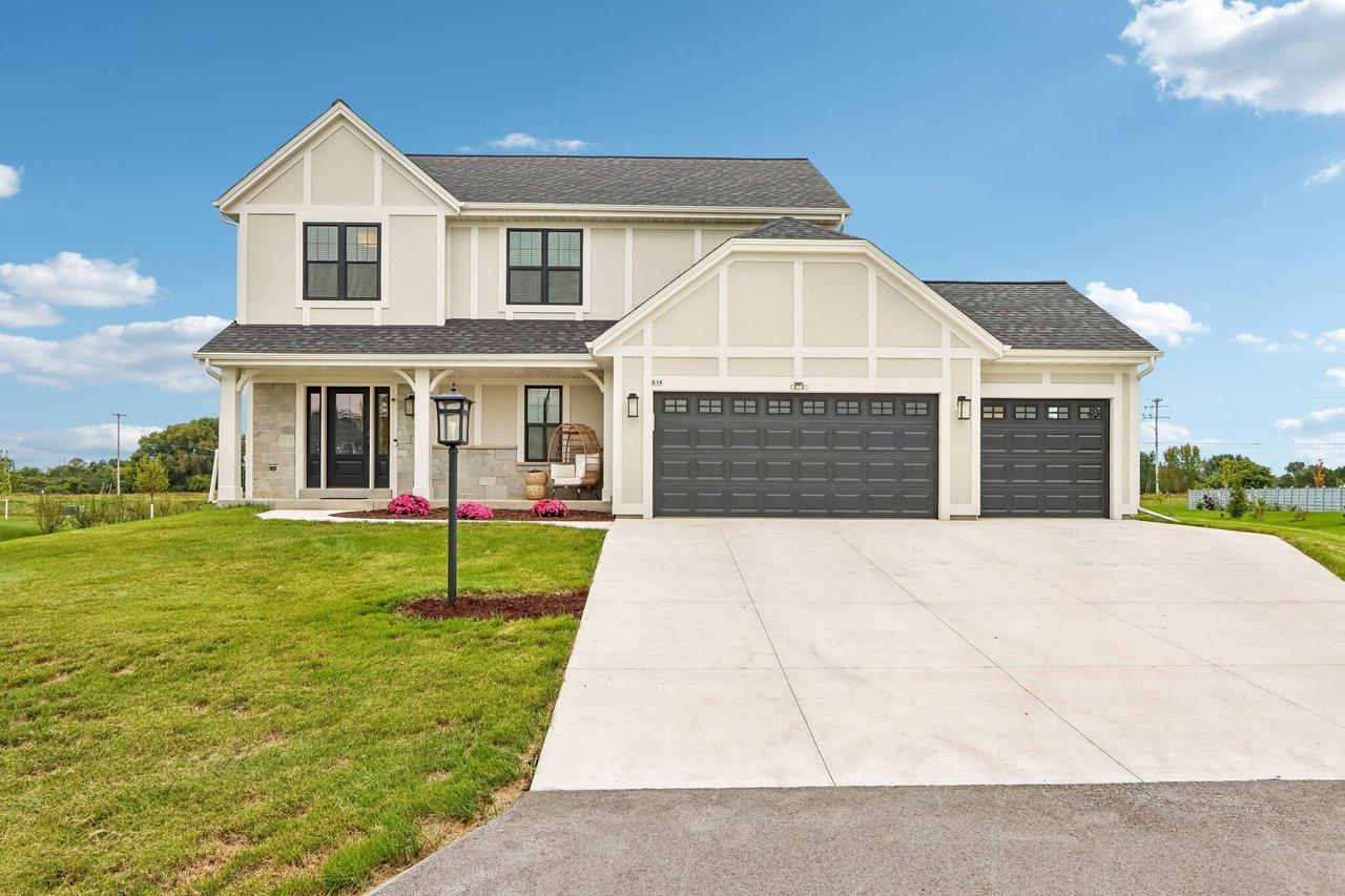 614 Twin Creeks Dr, Dousman, WI 53118