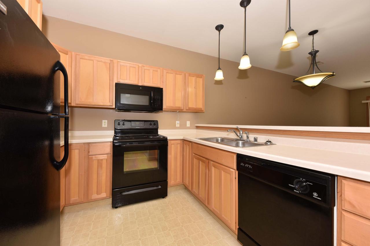 2074 Pine Ridge #G, Grafton, WI 53024