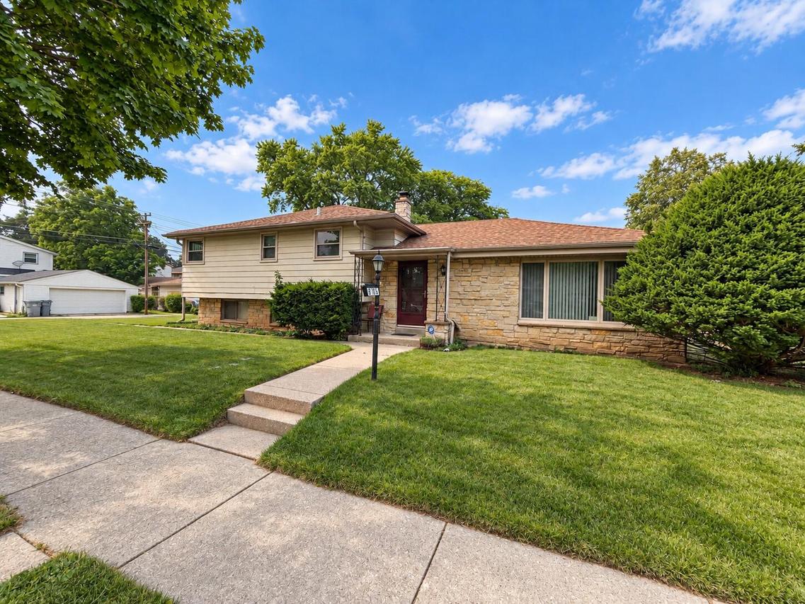 8706 W Courtland Ave, Milwaukee, WI 53225