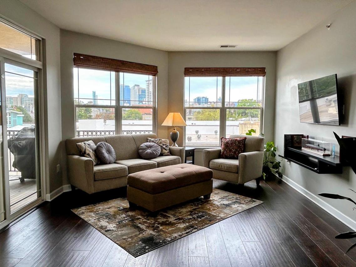 1619 N Farwell Ave #310, Milwaukee, WI 53202