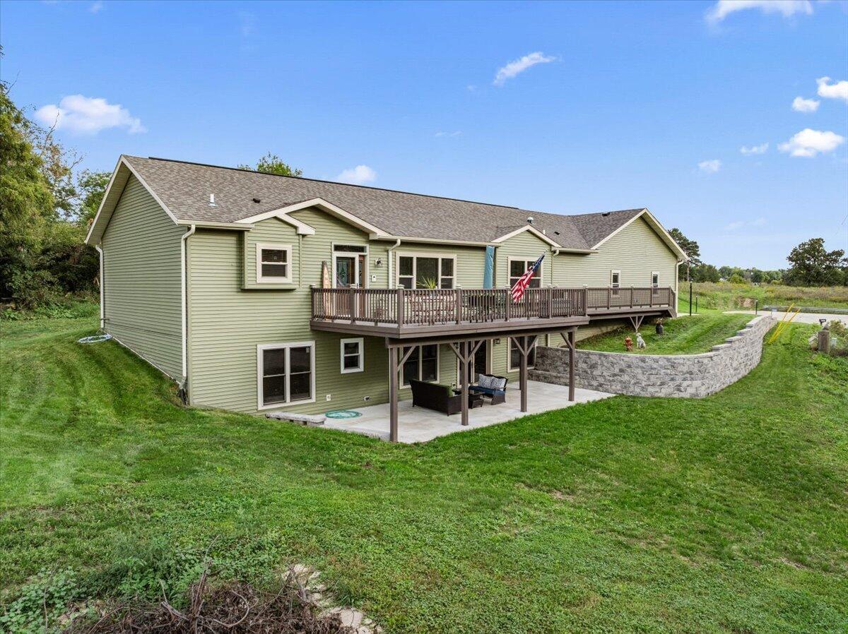 N1098 St Johns Way, Ashippun, WI 53066