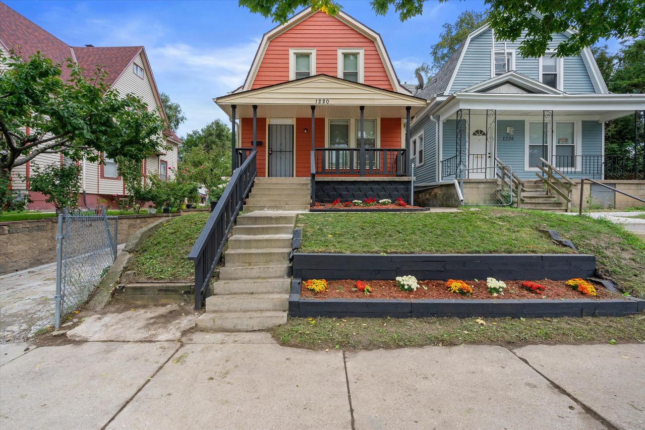 1220 S 25th St, Milwaukee, WI 53204