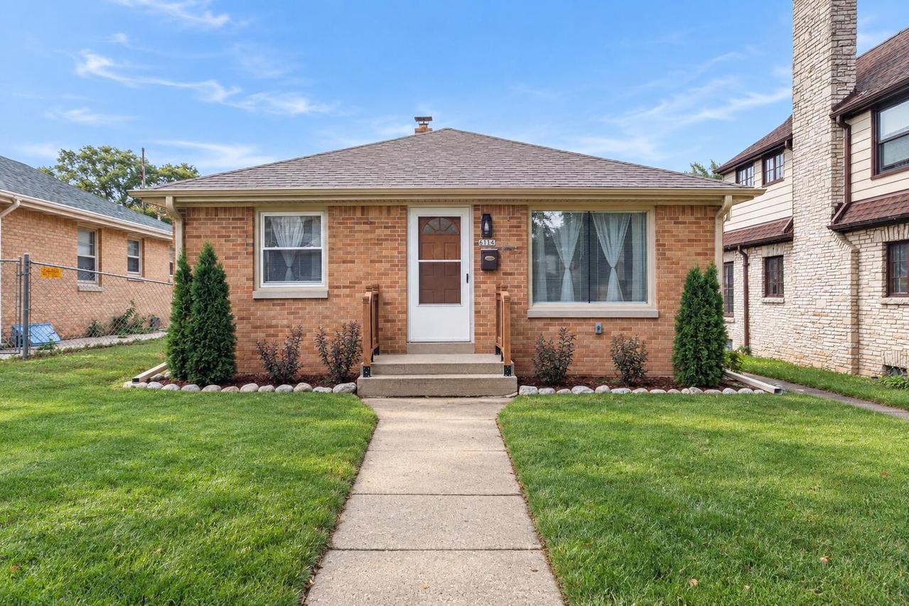 6114 W Leon Ter, Milwaukee, WI 53218