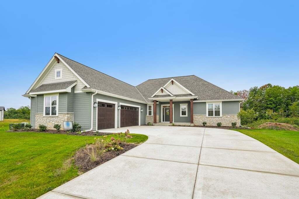 N51W18847 Quietwood Dr, Menomonee Falls, WI 53051