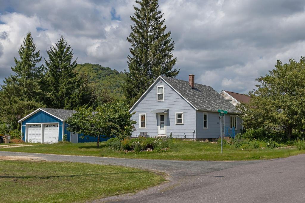 108 9th St, Brownsville, WI 55919