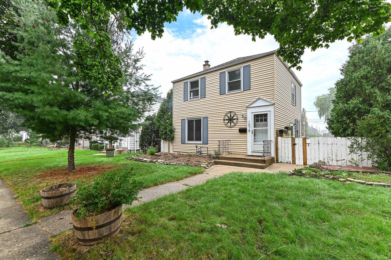 1018 E Wilbur Ave, Milwaukee, WI 53207