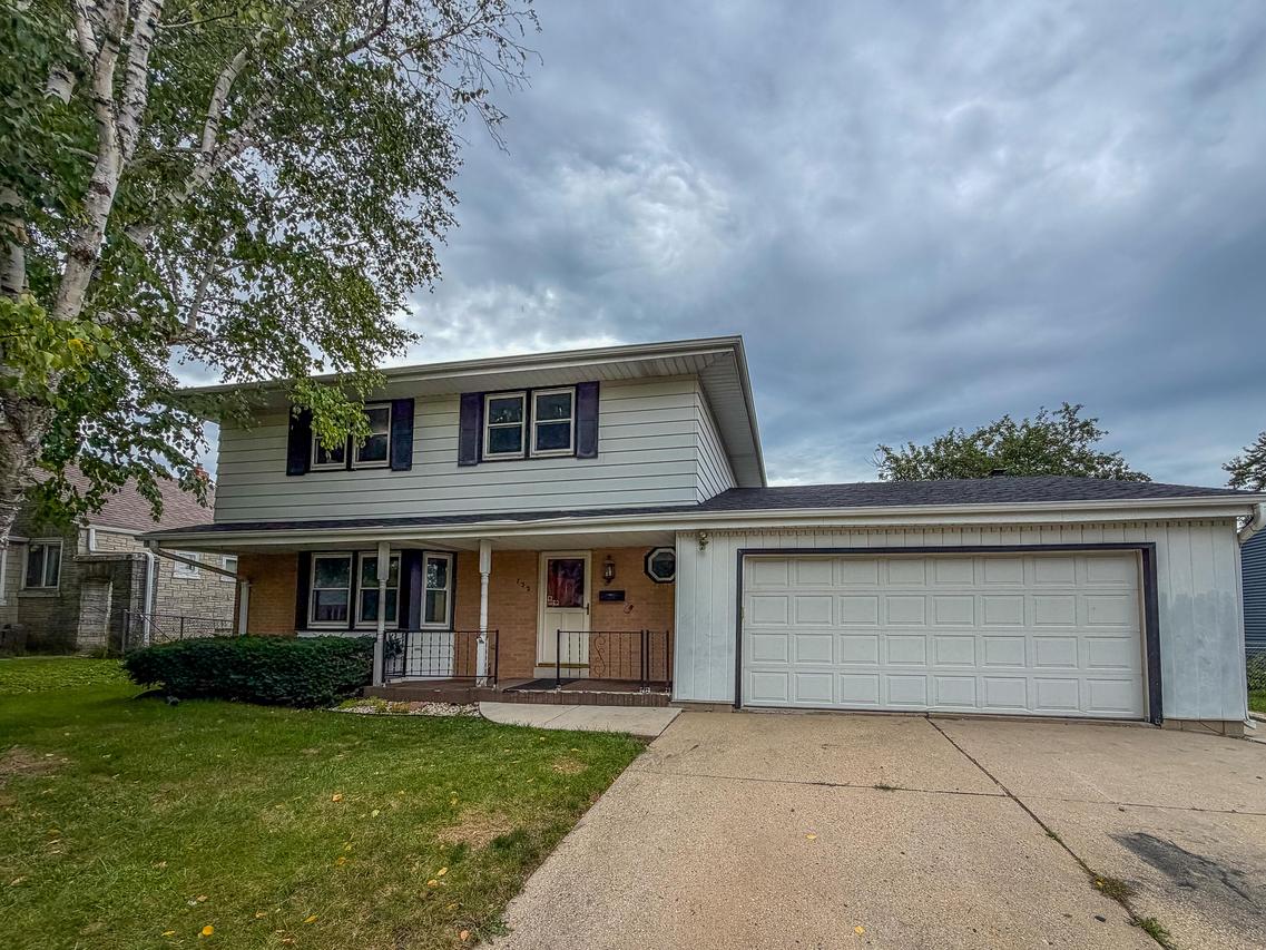 732 S 96th St, West Allis, WI 53214