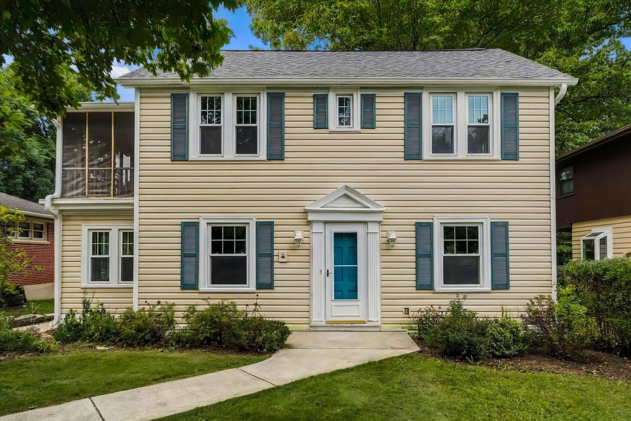 1305 S 124th St, Brookfield, WI 53005