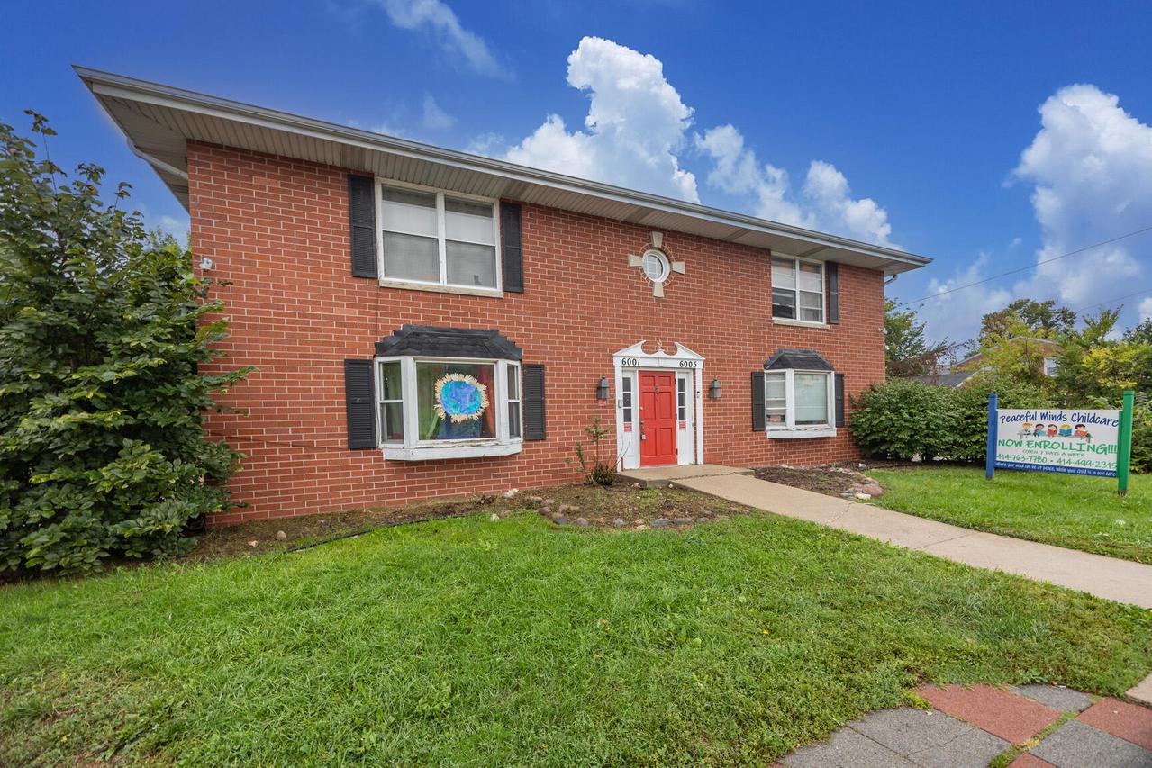 6001 W North Ave #6005, Wauwatosa, WI 53213
