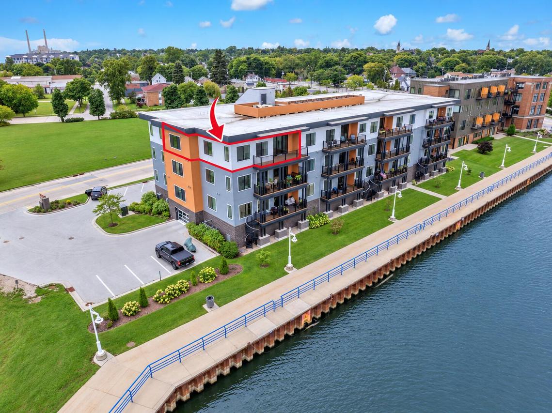 750 S Pier Dr #18, Sheboygan, WI 53081