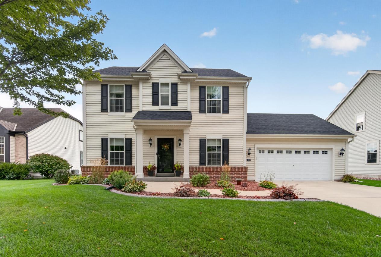 1727 Cloverview St, West Bend, WI 53095
