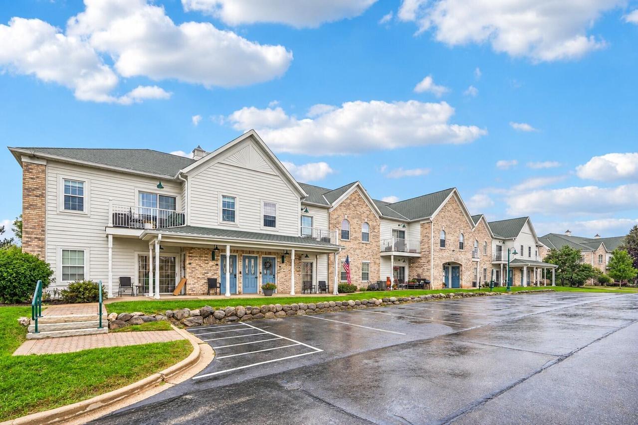 2732 Northview Rd #94, Waukesha, WI 53188