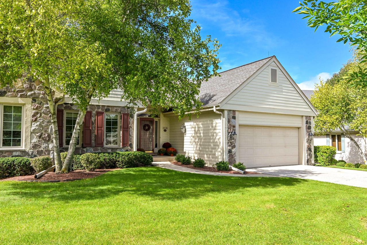 2636 W Lake Forest, Mequon, WI 53092