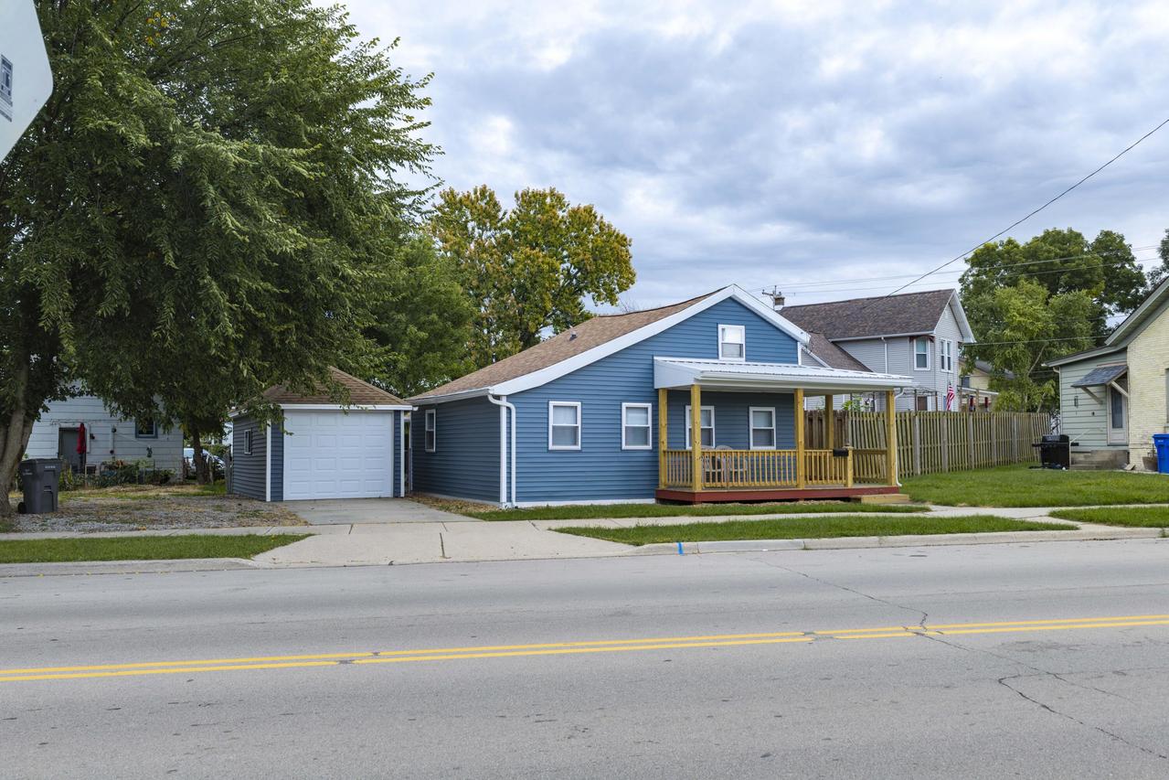 615 N Fourth St, Watertown, WI 53098