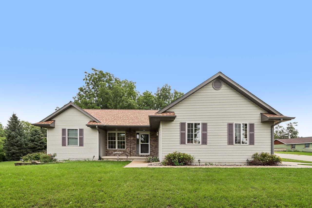 1110 Gruennert Ct, Jefferson, WI 53549