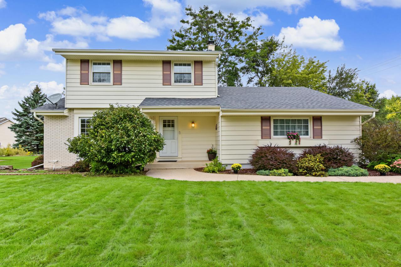 14000 W Wilbur Dr, New Berlin, WI 53151