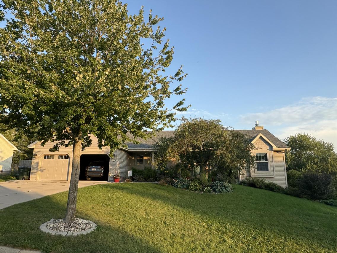 1112 Seminole Dr, Fort Atkinson, WI 53538