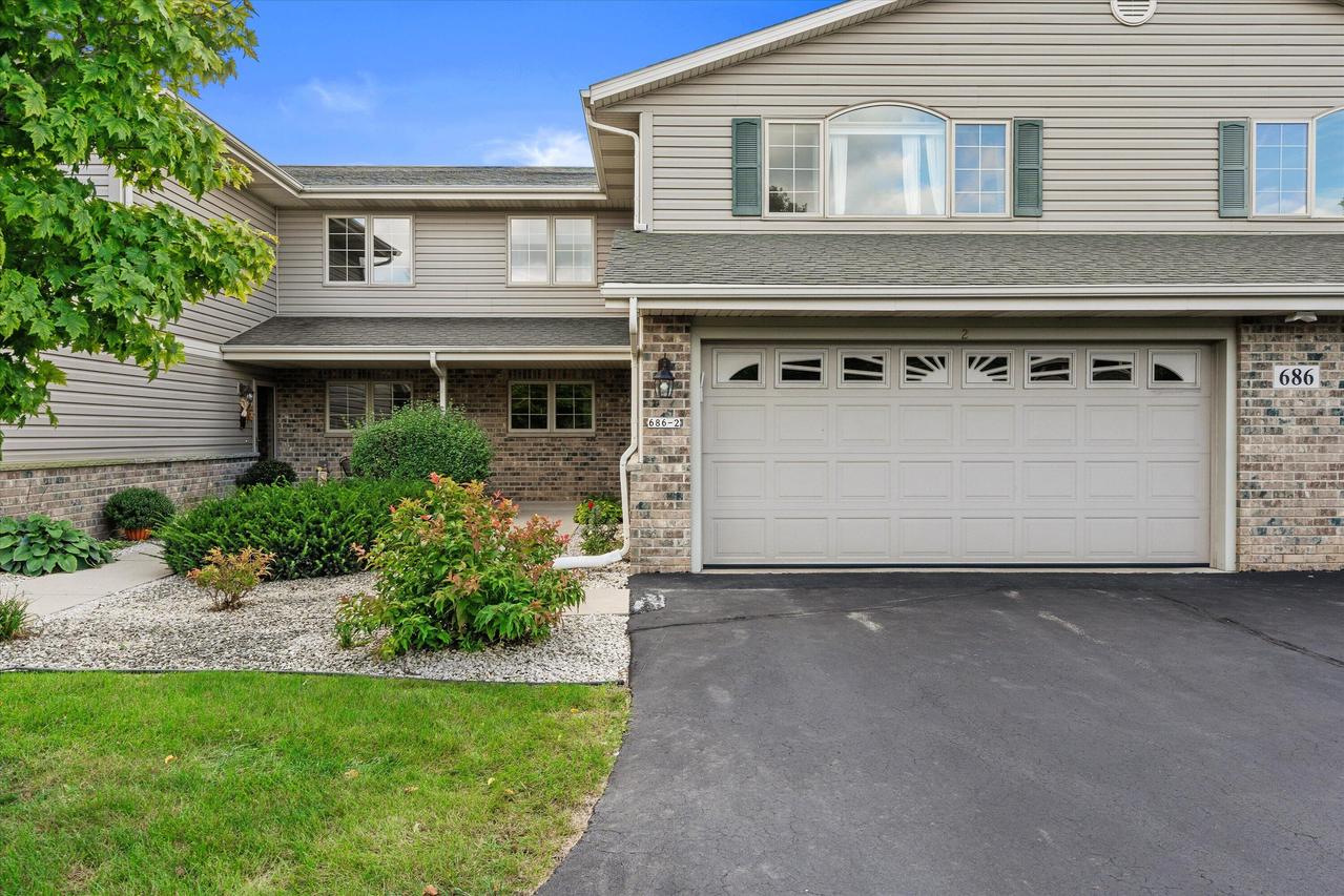 686 Stoney Creek #2, West Bend, WI 53095