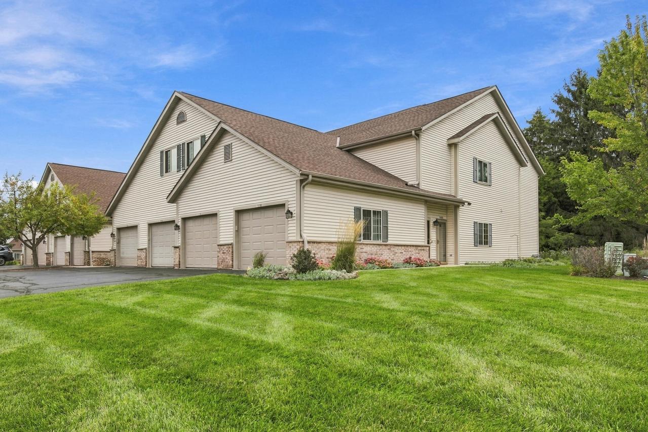2183 Pine Ridge #G, Grafton, WI 53024