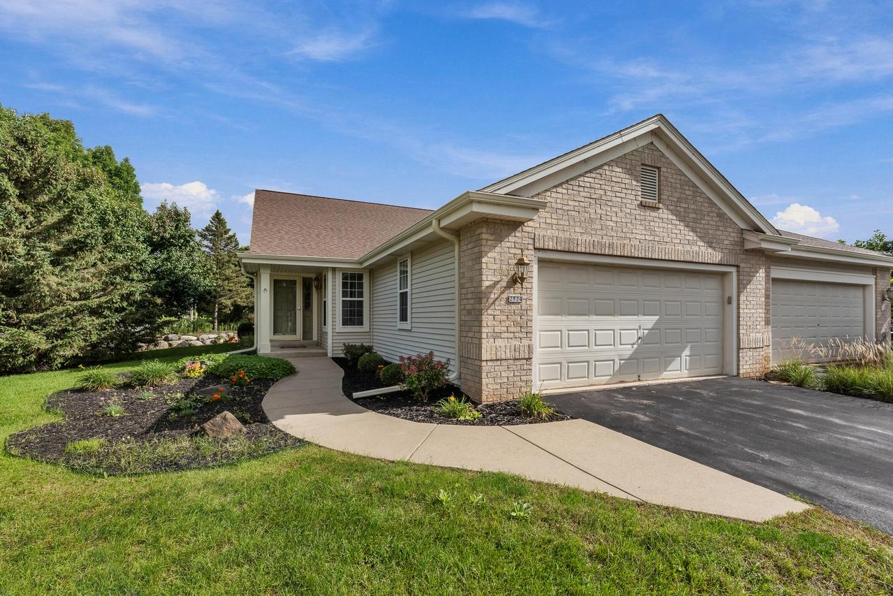 2824 Raintree Ln, Waukesha, WI 53189