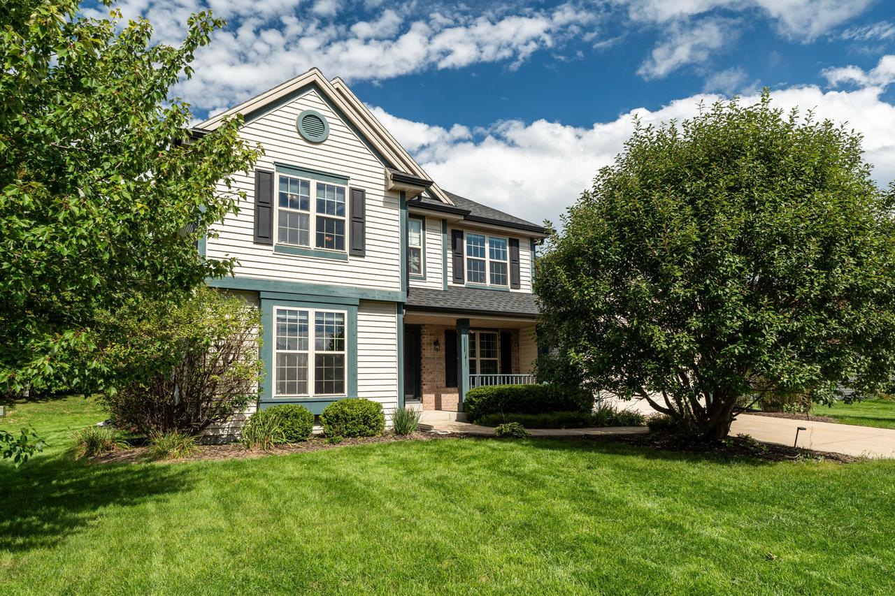 3762 E Stargrass Ln, Oak Creek, WI 53154