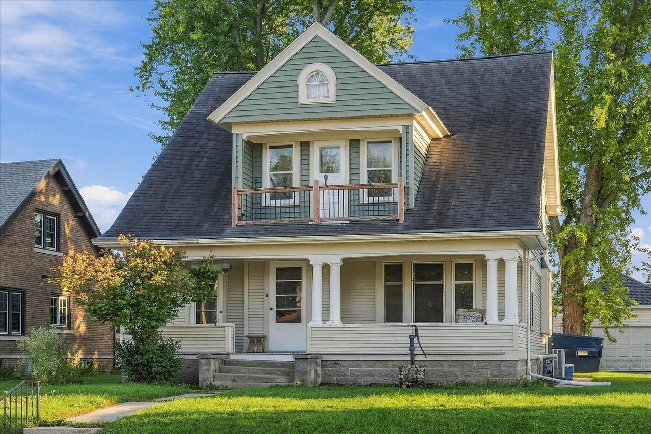 823 Center Ave, Oostburg, WI 53070