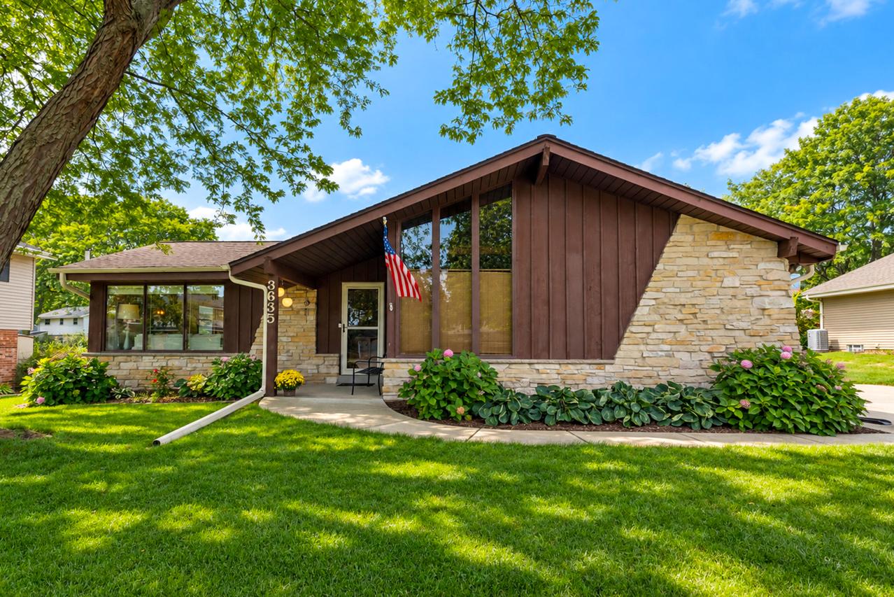 3635 S Greenlawn Ter, New Berlin, WI 53151