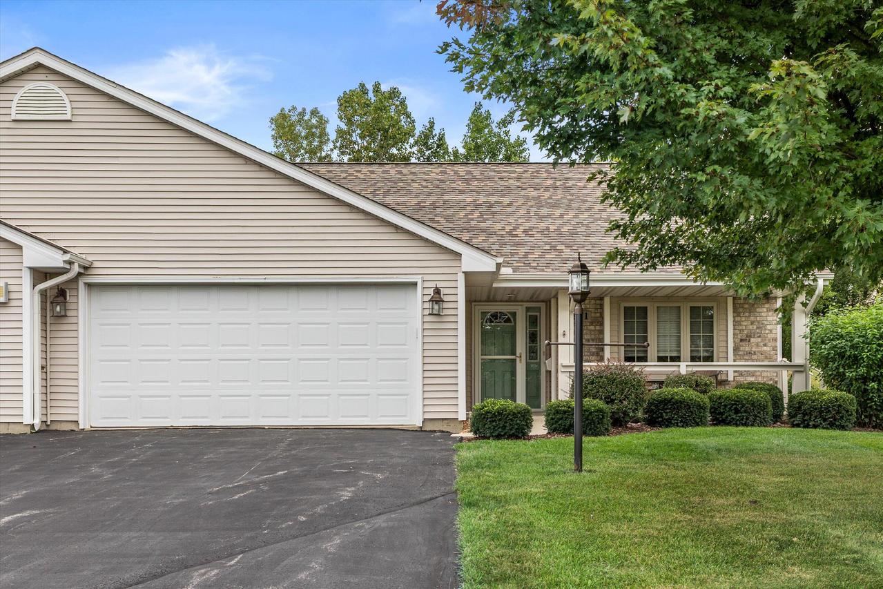 941 W York St, Oak Creek, WI 53154