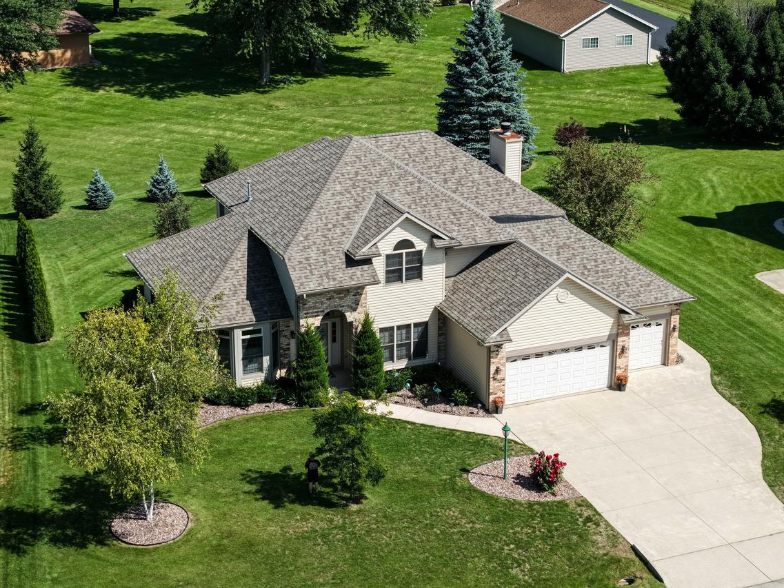 3260 E James Dr, Oak Creek, WI 53154