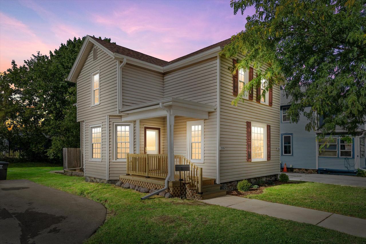 235 W South St, Oconomowoc, WI 53066