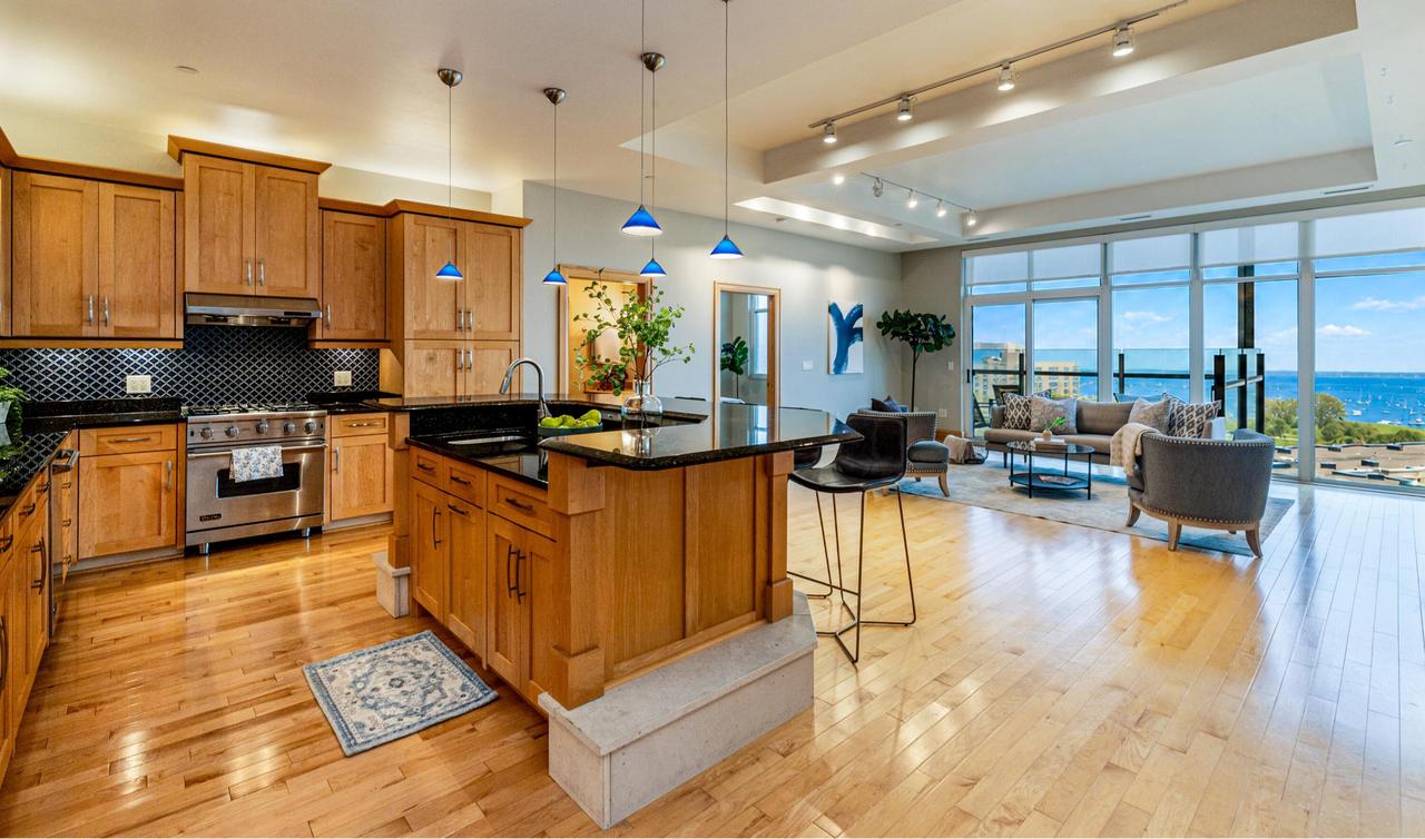 1313 N Franklin Pl #905, Milwaukee, WI 53202
