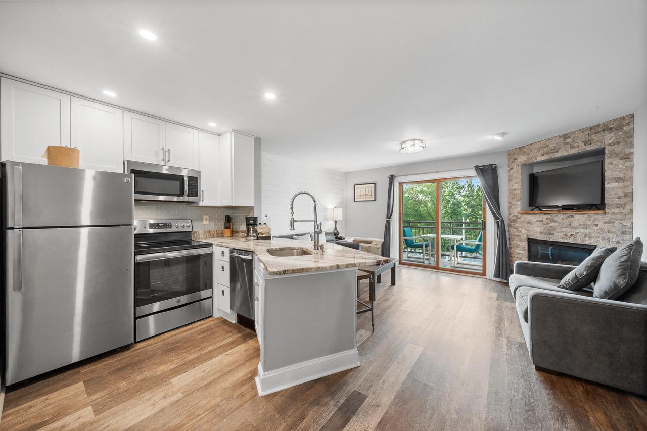 111 Center St #302, Lake Geneva, WI 53147