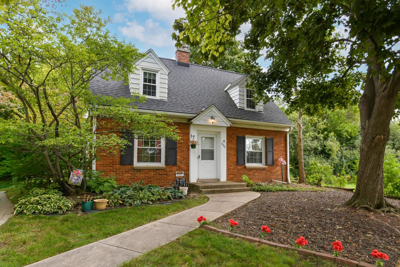 4042 N 111th St, Wauwatosa, WI 53222