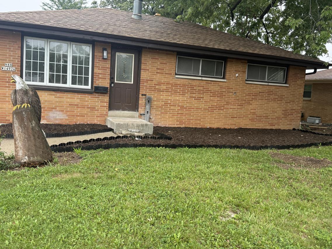 N88W14926 Jefferson Ave, Menomonee Falls, WI 53051