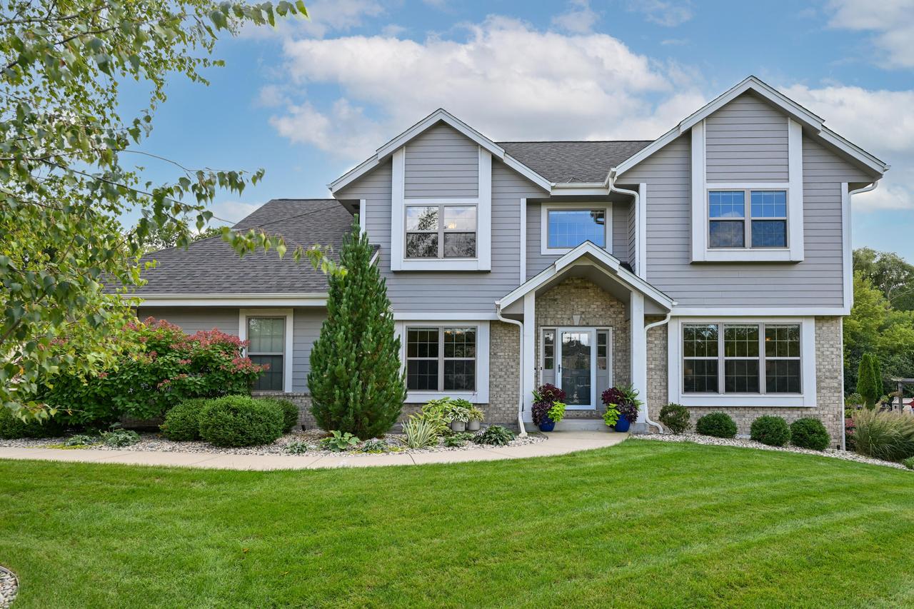 N25W27171 Orchard Ln, Pewaukee, WI 53072