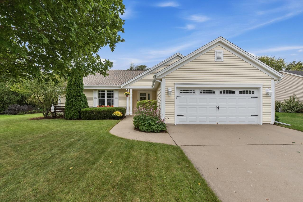 622 Hickory Hollow, Waterford, WI 53185